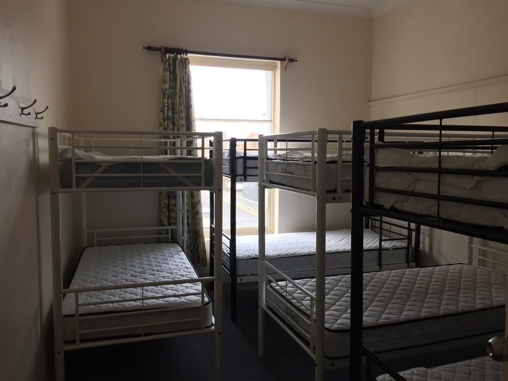 & Backpackers Hostel