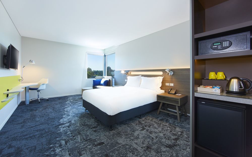 Express Centre By Ihg Hotel 4*