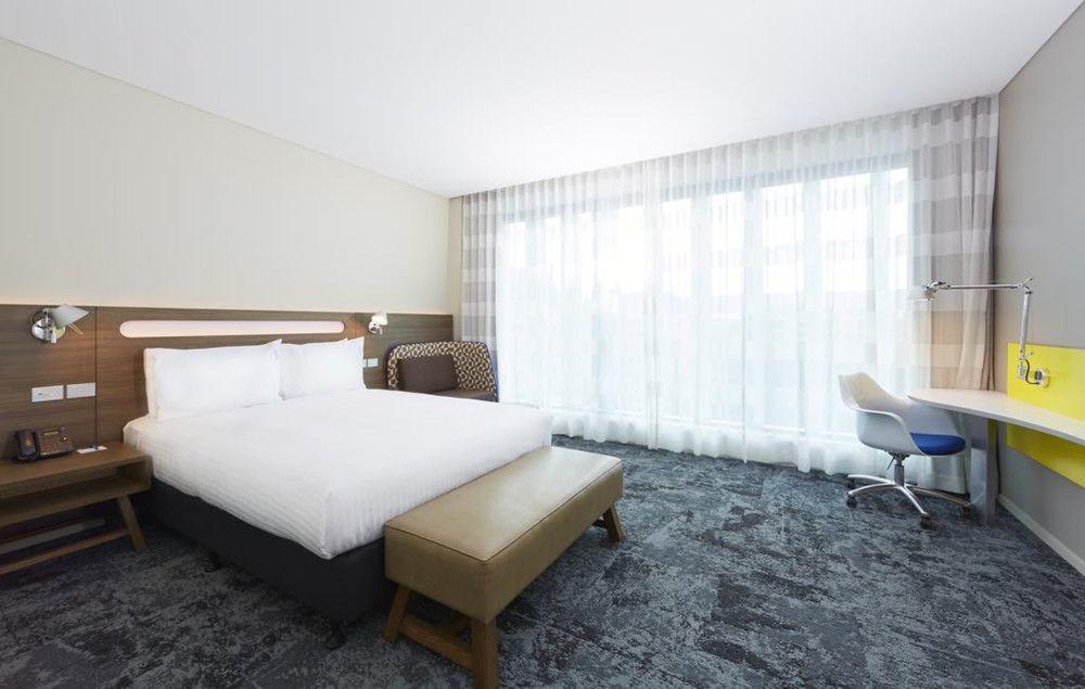Express Centre By Ihg Hotel 4*