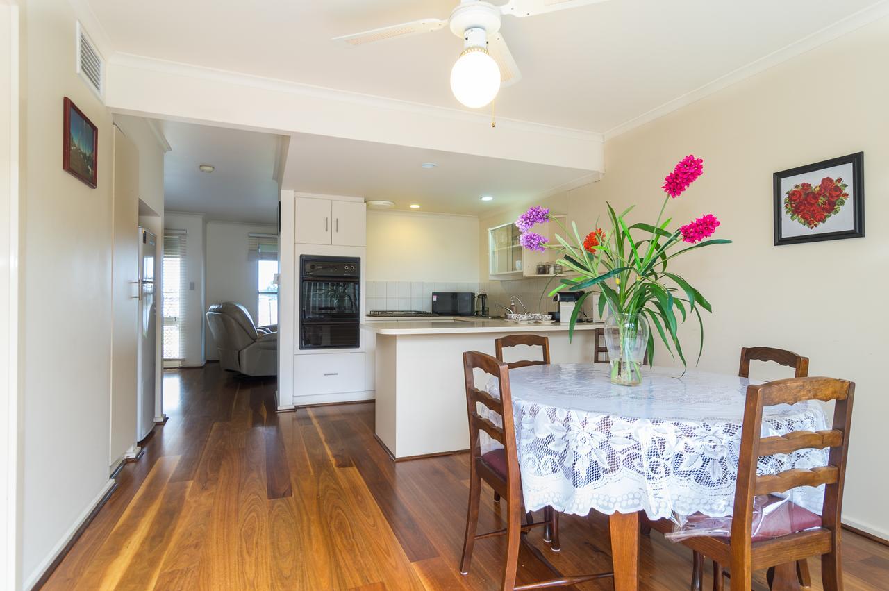 Apartment West Lakes Townhouse