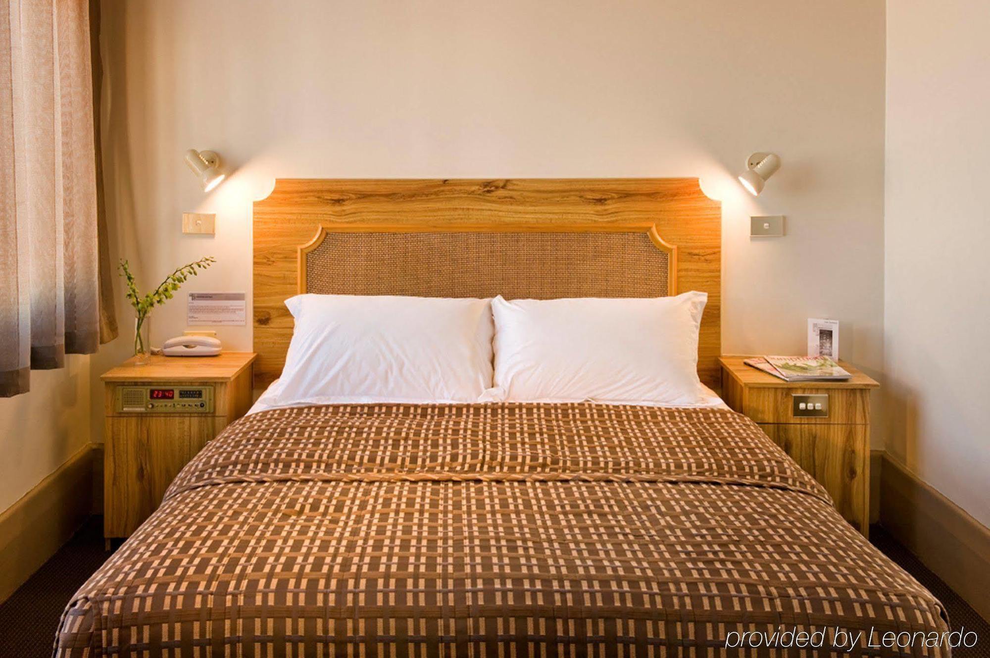 Hotel Paringa Adelaide