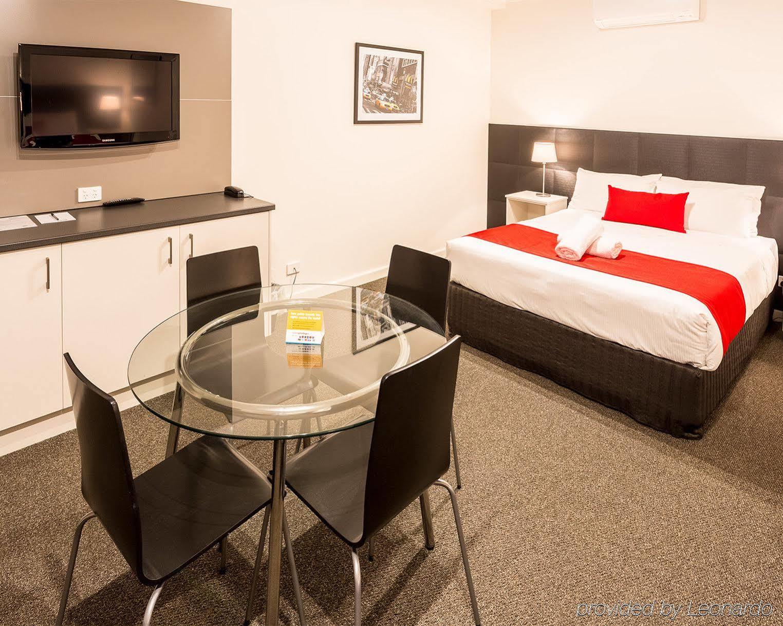 Comfort & Manhattan Hotel Adelaide