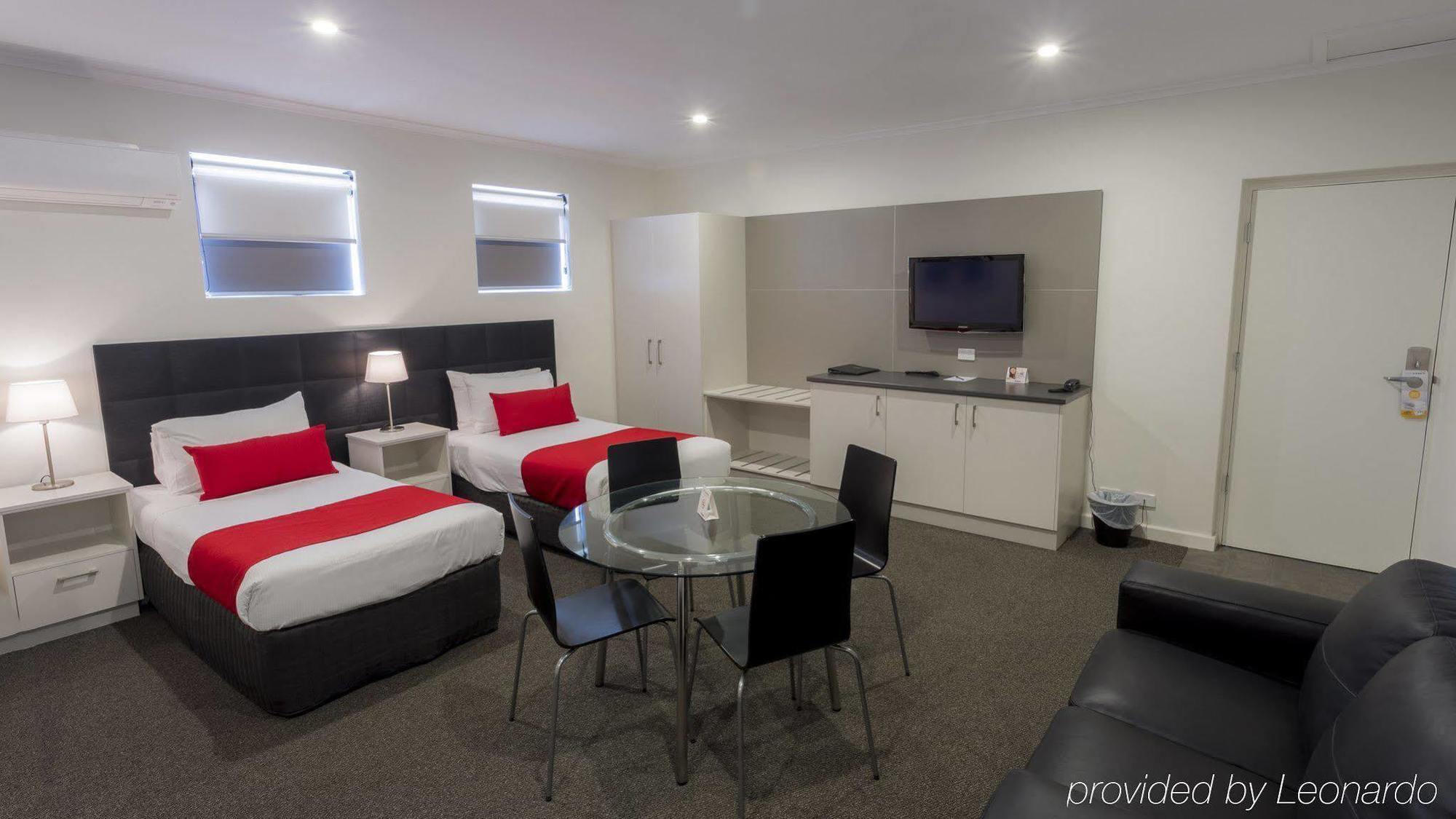 Hotel Comfort & Manhattan Adelaide