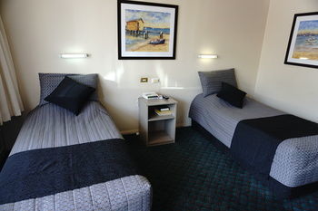 Bay 3* Adelaide