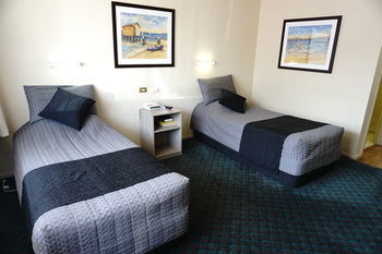 Bay Hotel 3*