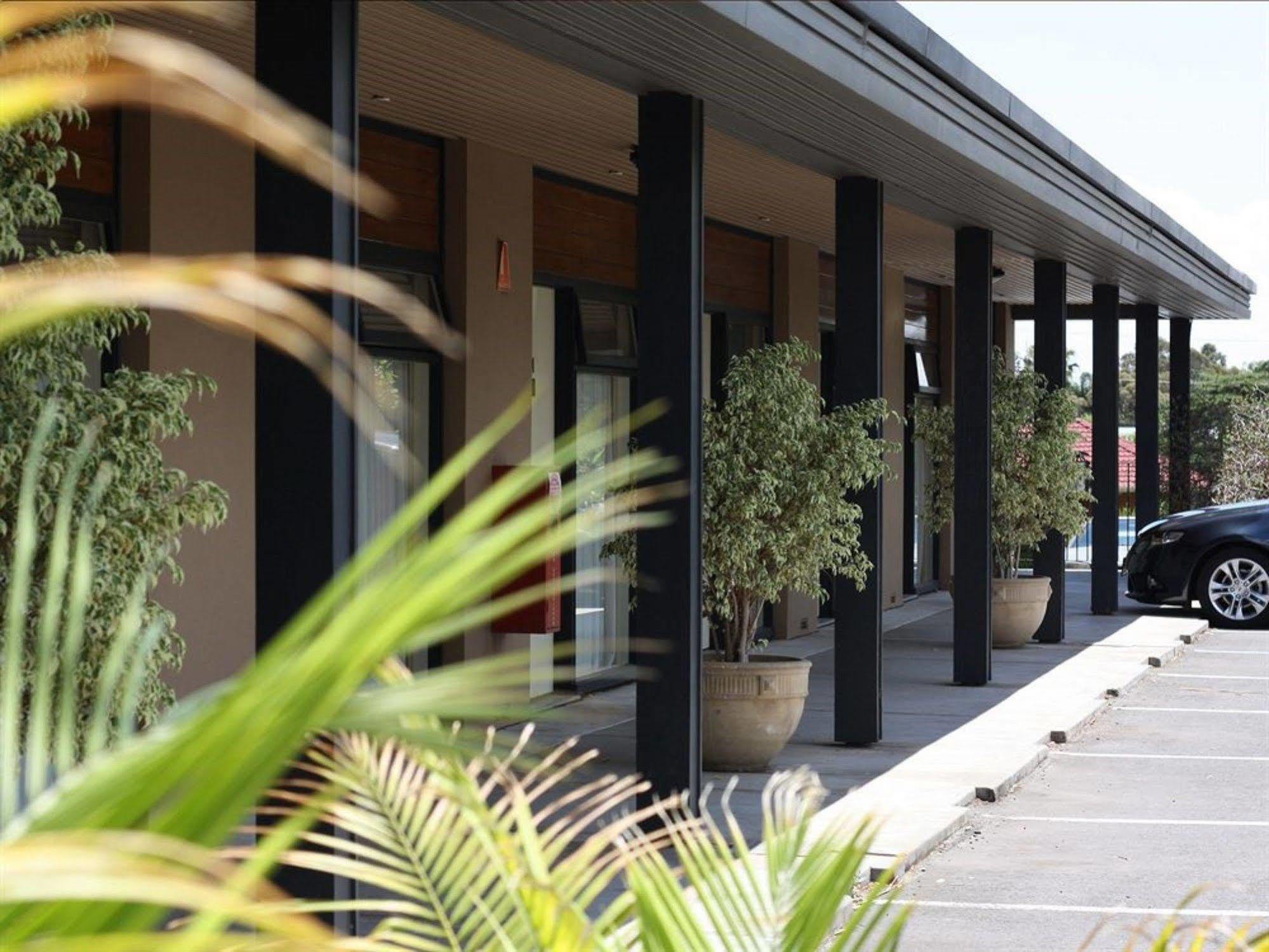 Tonsley Hotel 3*