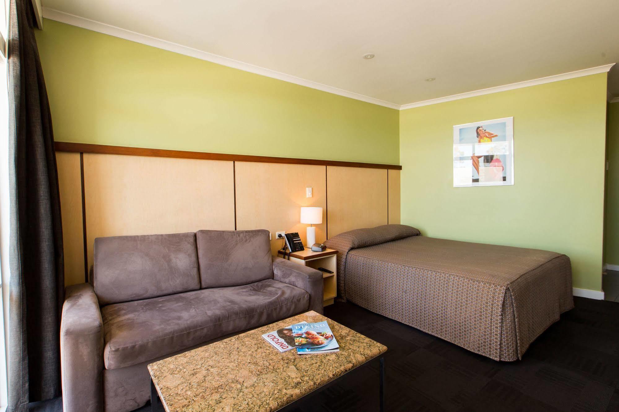 Hotel Nightcap At Watermark Glenelg Adelaide