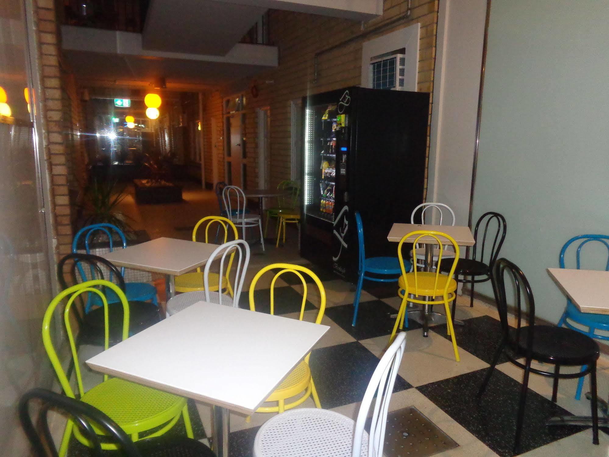 & Backpackers Adelaide