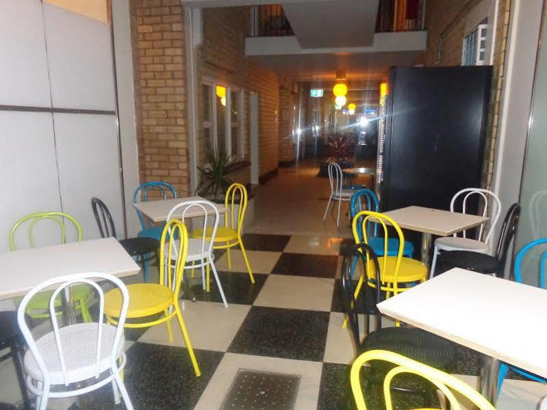& Backpackers * Adelaide