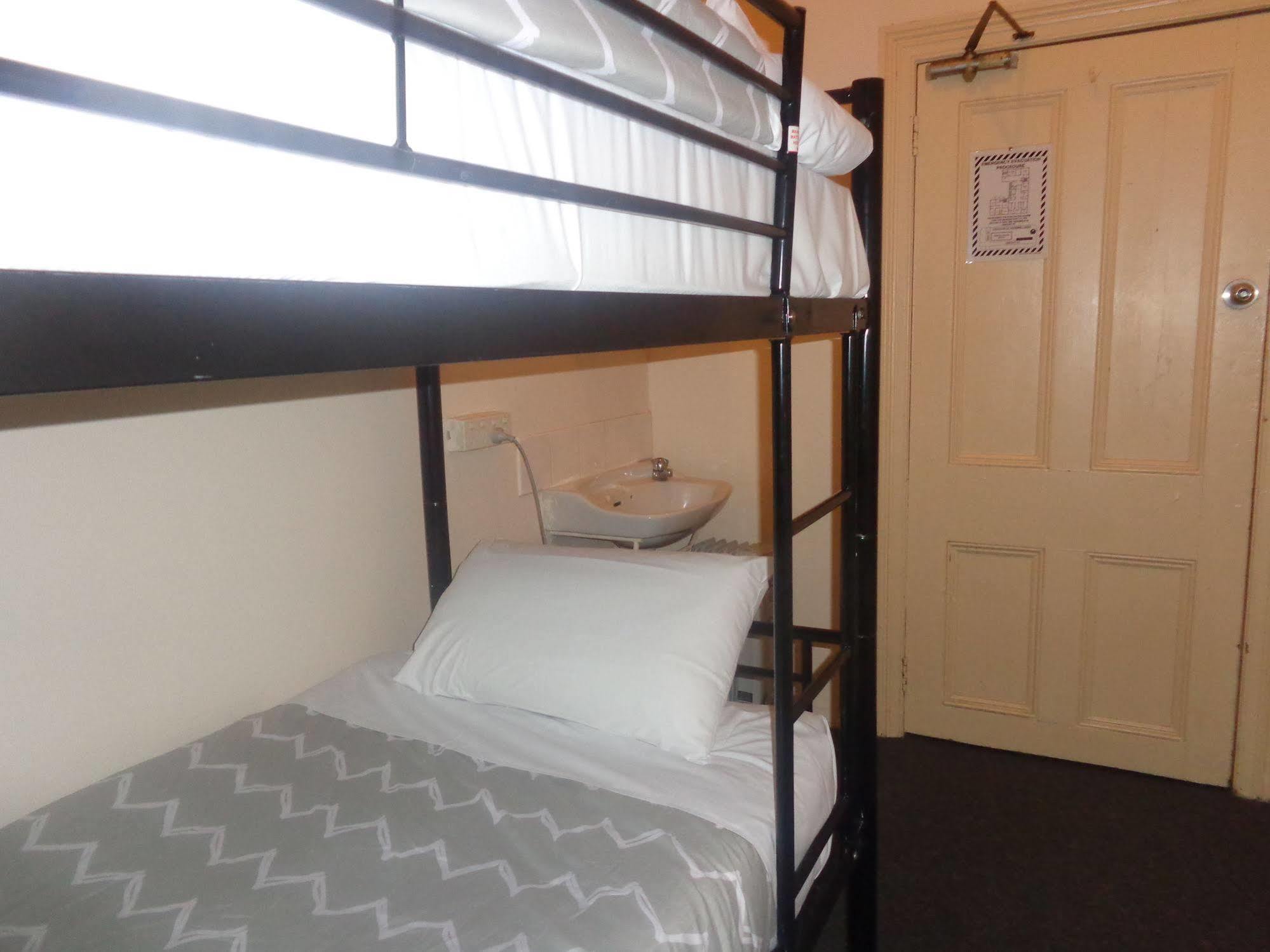 & Backpackers Hostel Adelaide