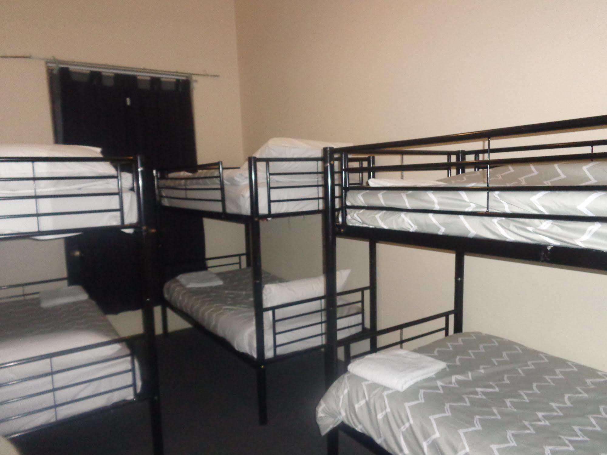 & Backpackers * Adelaide