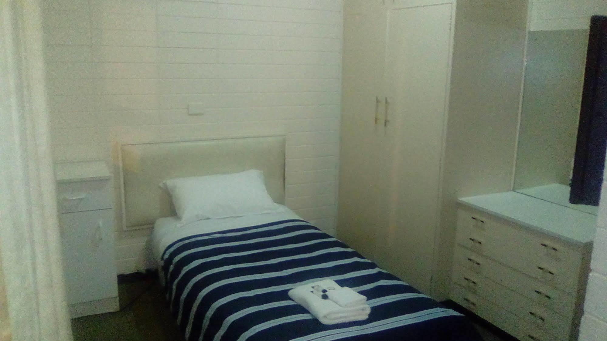& Backpackers Hostel *
