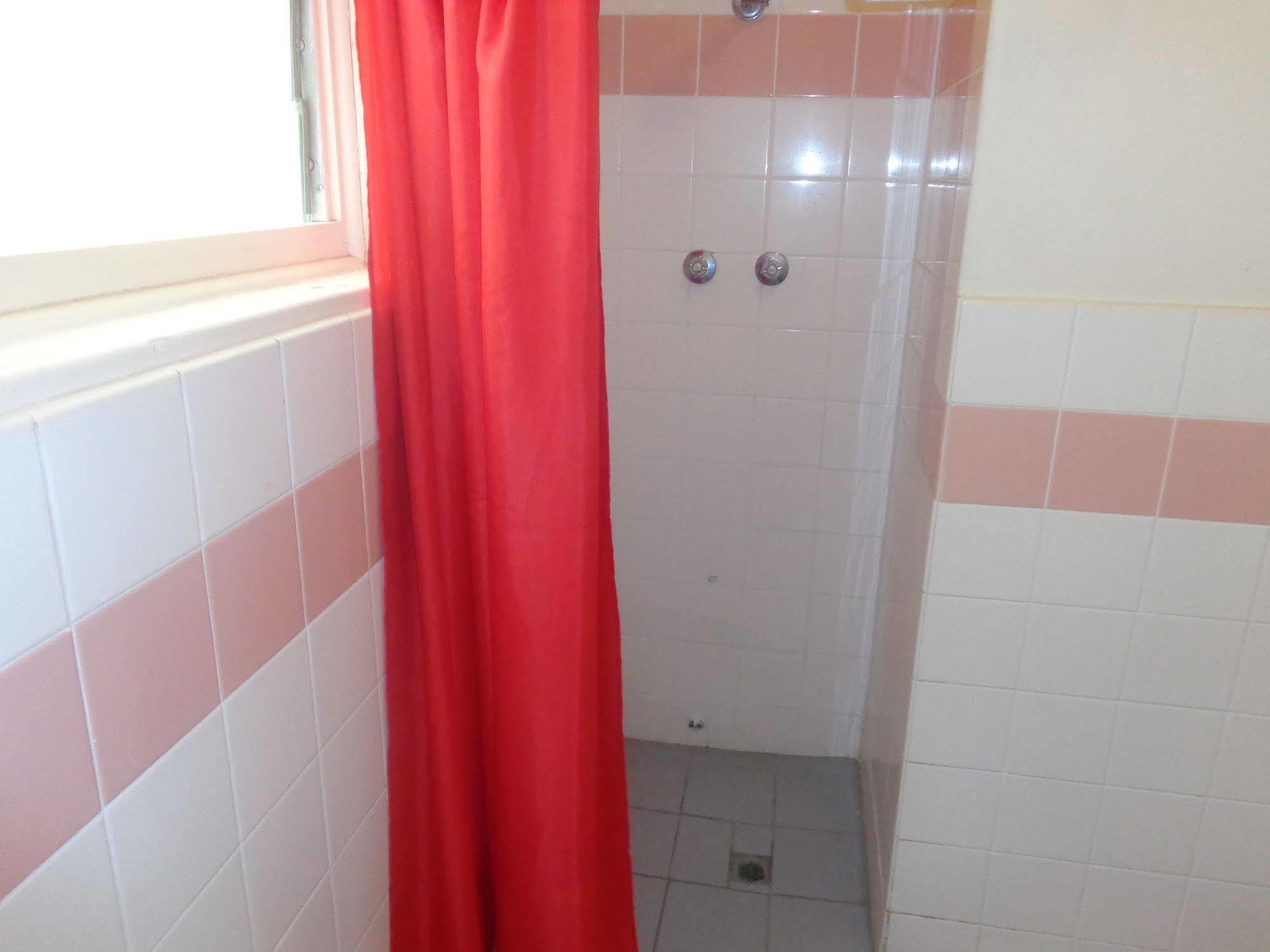 & Backpackers Hostel