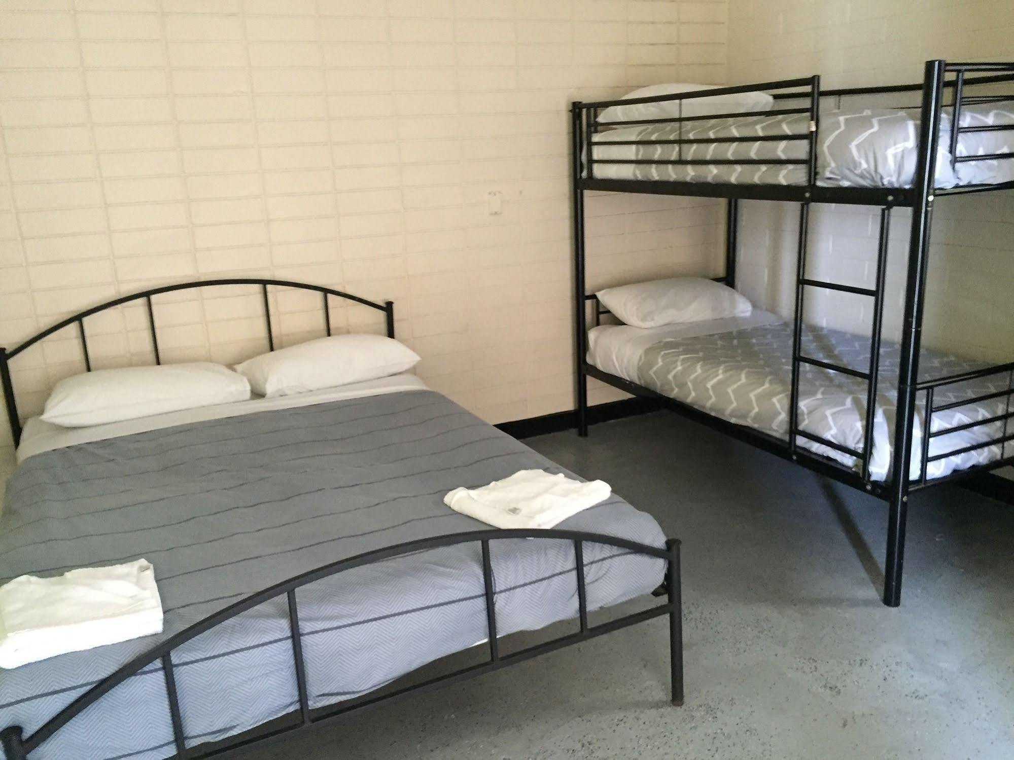 & Backpackers * Adelaide