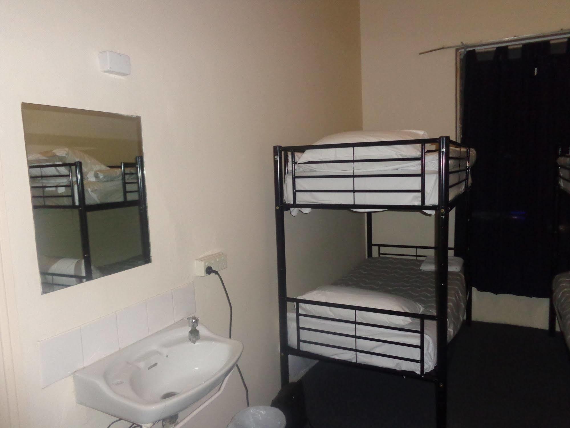 Hostel & Backpackers