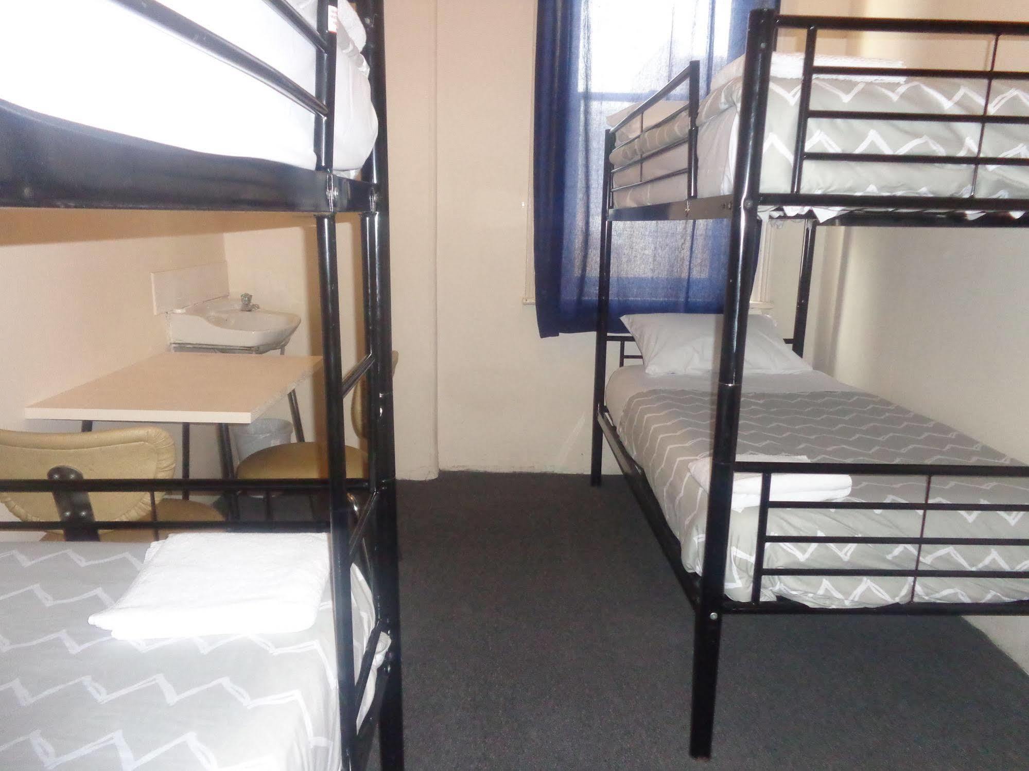 & Backpackers Hostel Adelaide