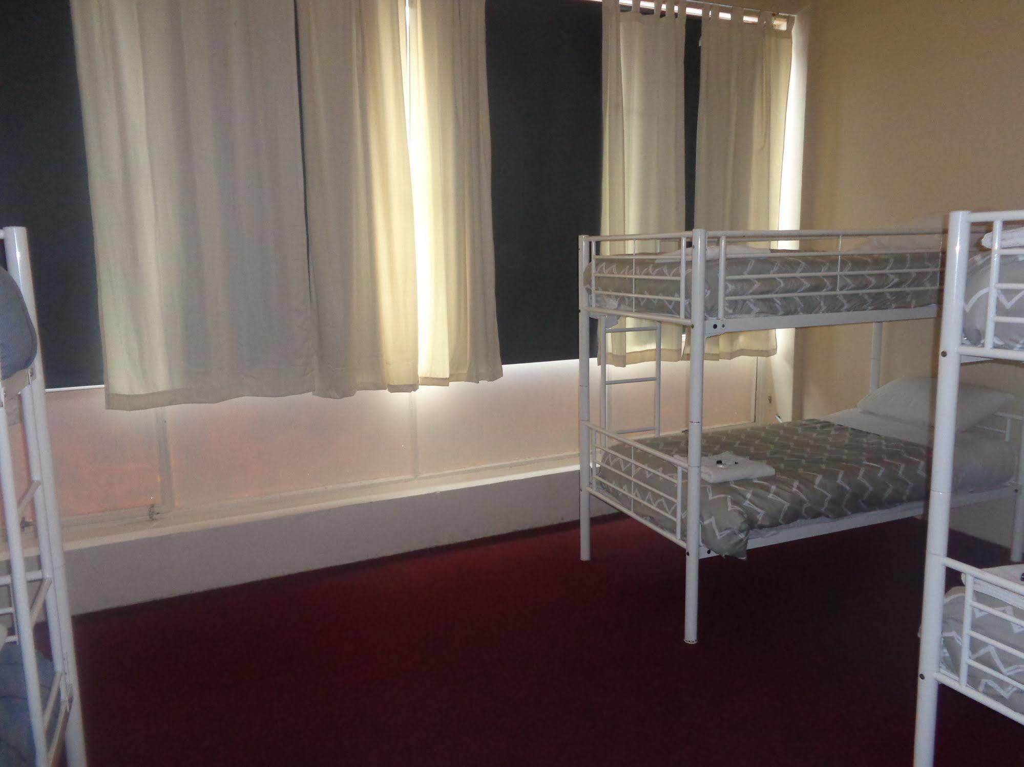 & Backpackers Hostel Adelaide