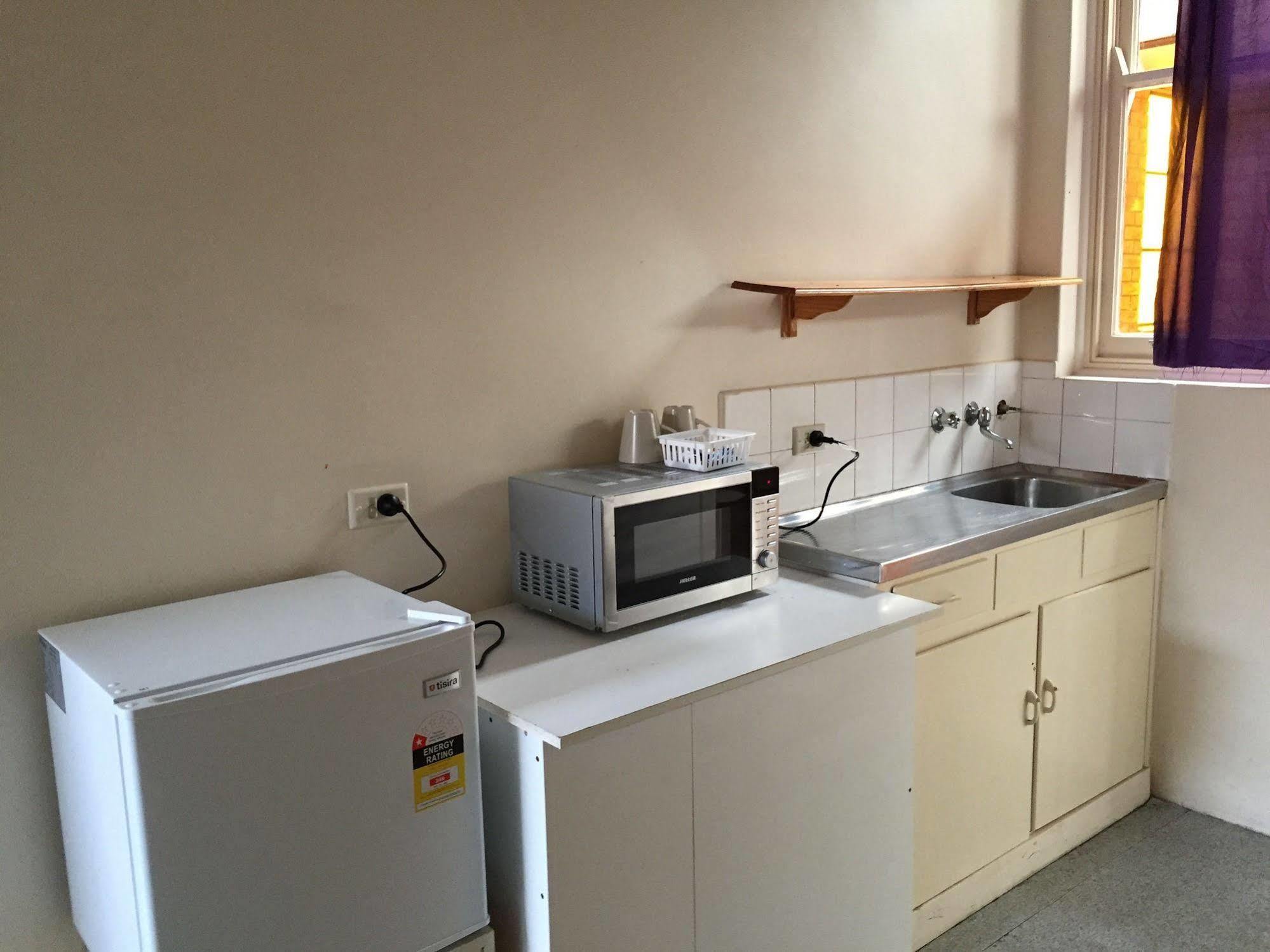 & Backpackers Hostel