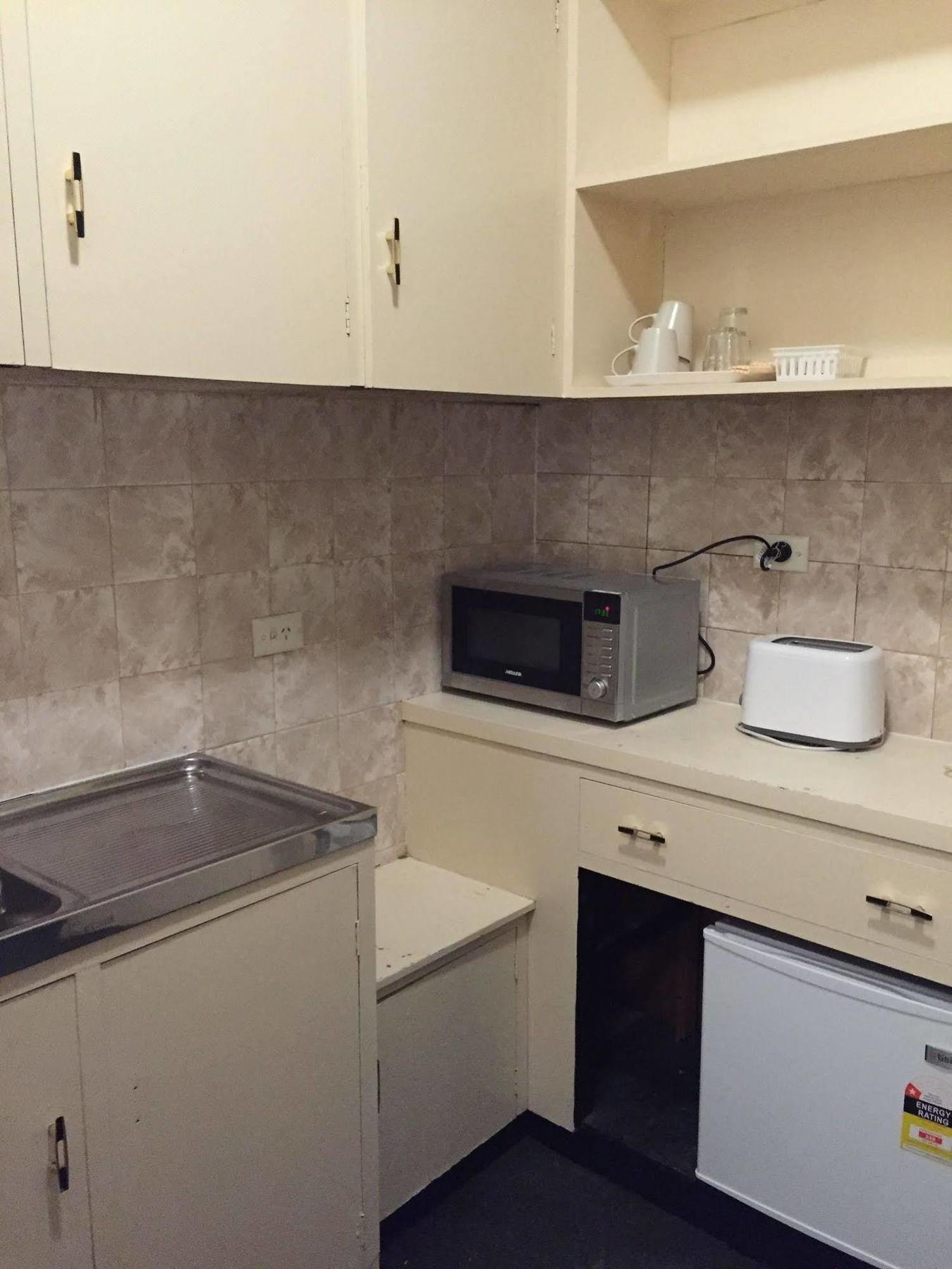 & Backpackers Hostel Adelaide