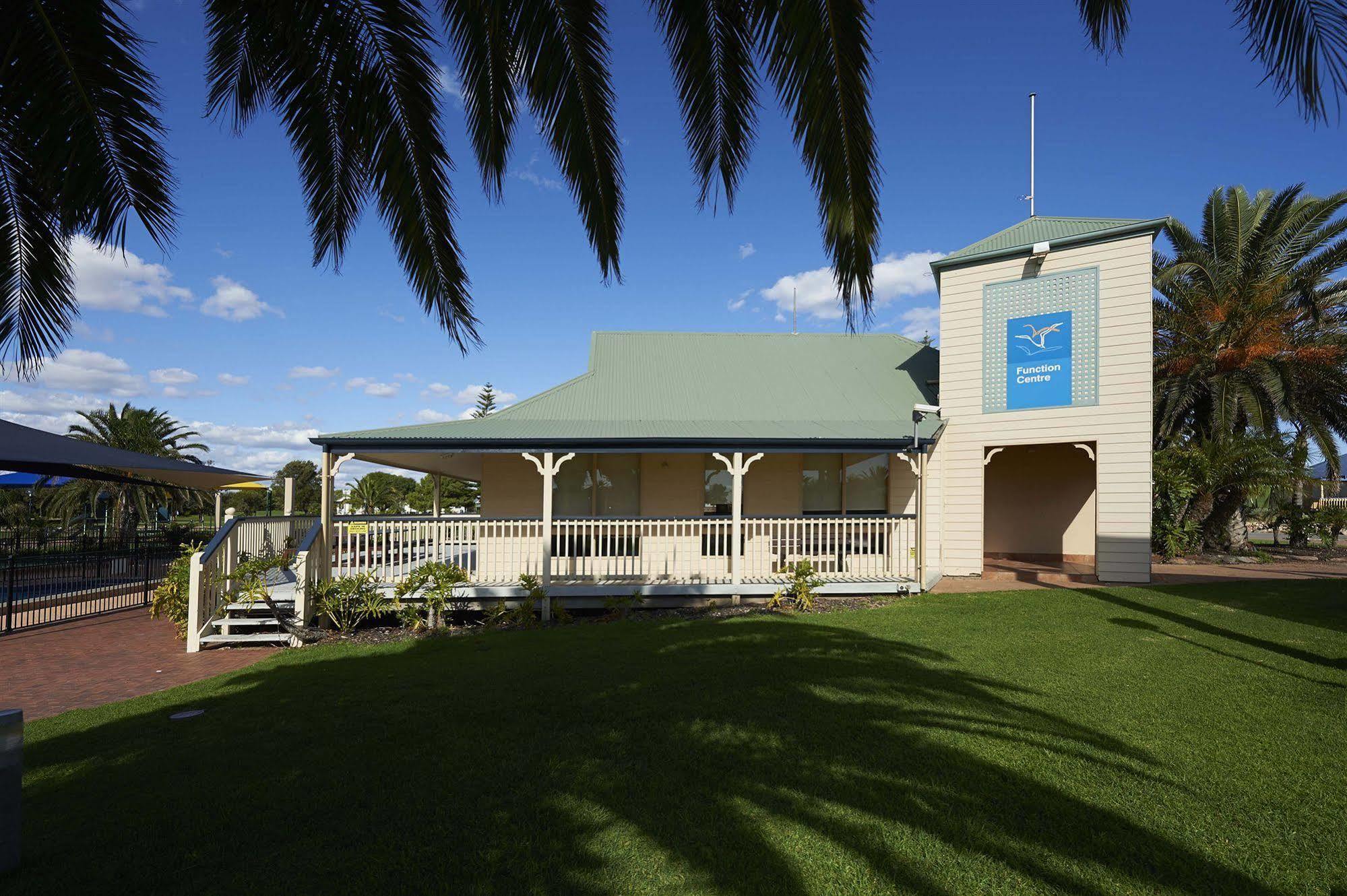 The Retreat West Parks 4*