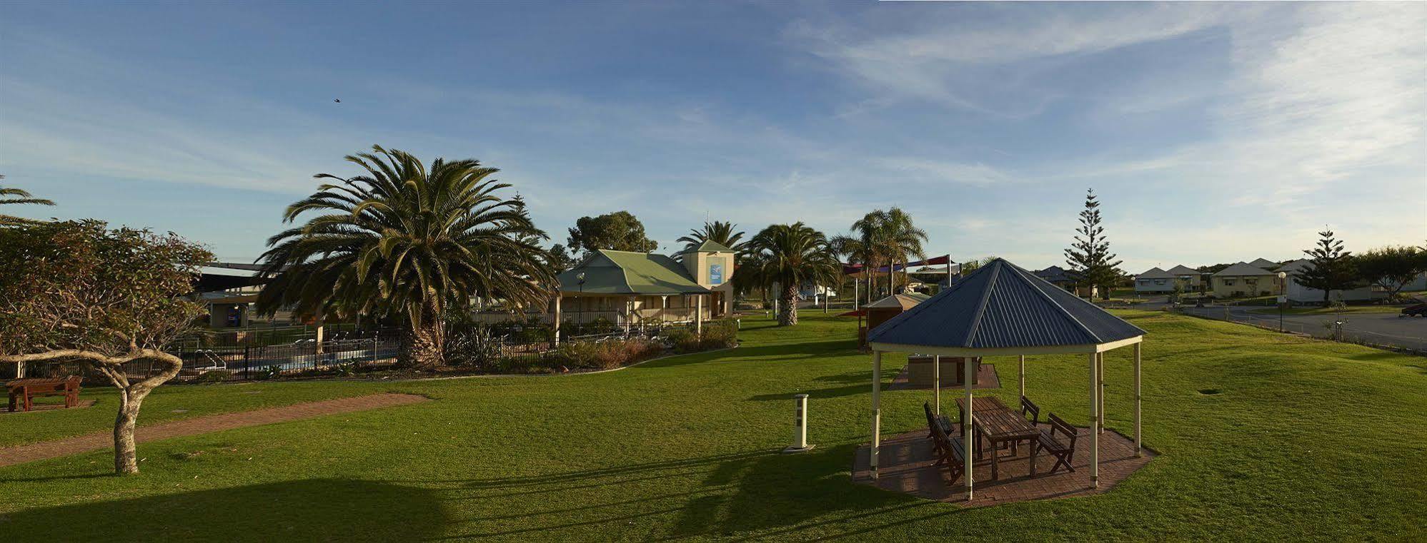 Holiday park The Retreat West Parks 4*