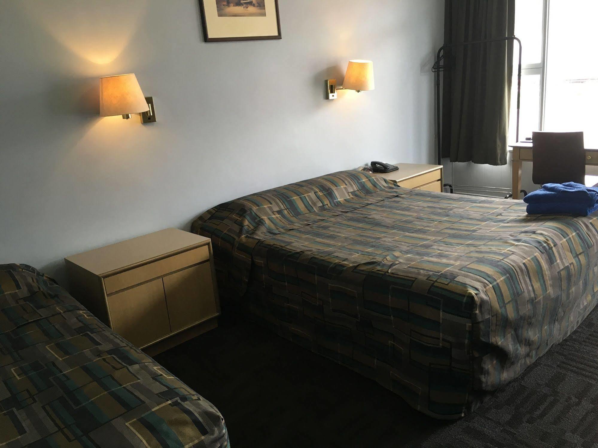 Motel West 3*