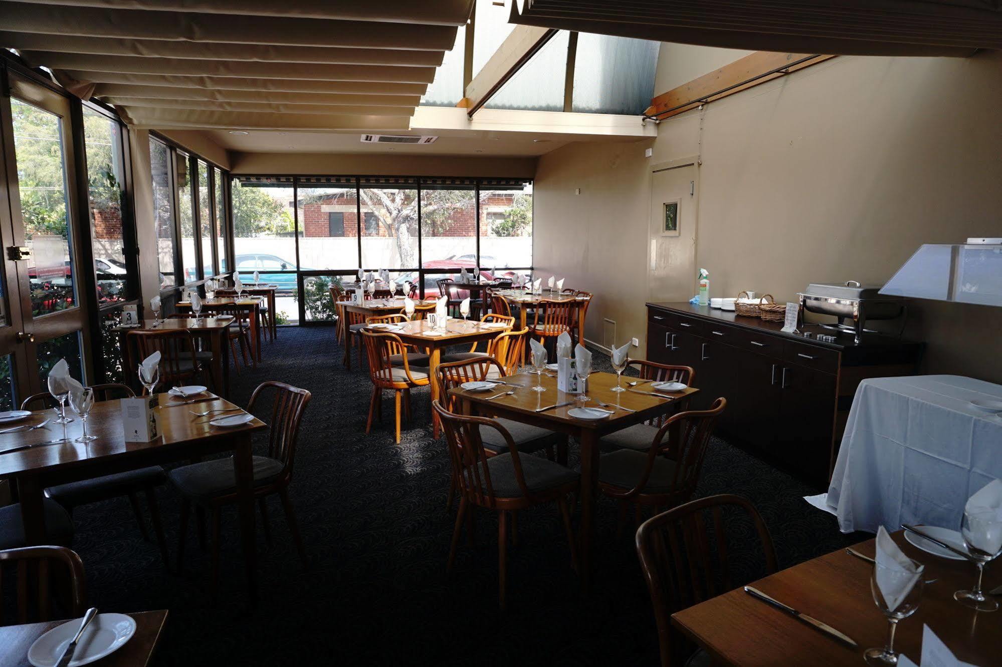 Bay 3* Adelaide