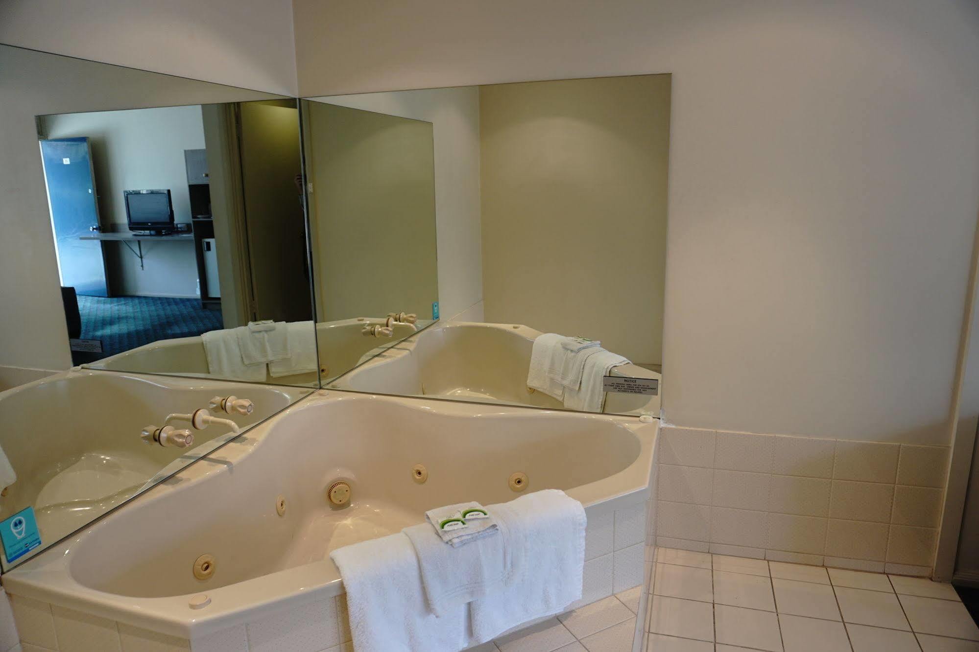 Hotel Bay Adelaide