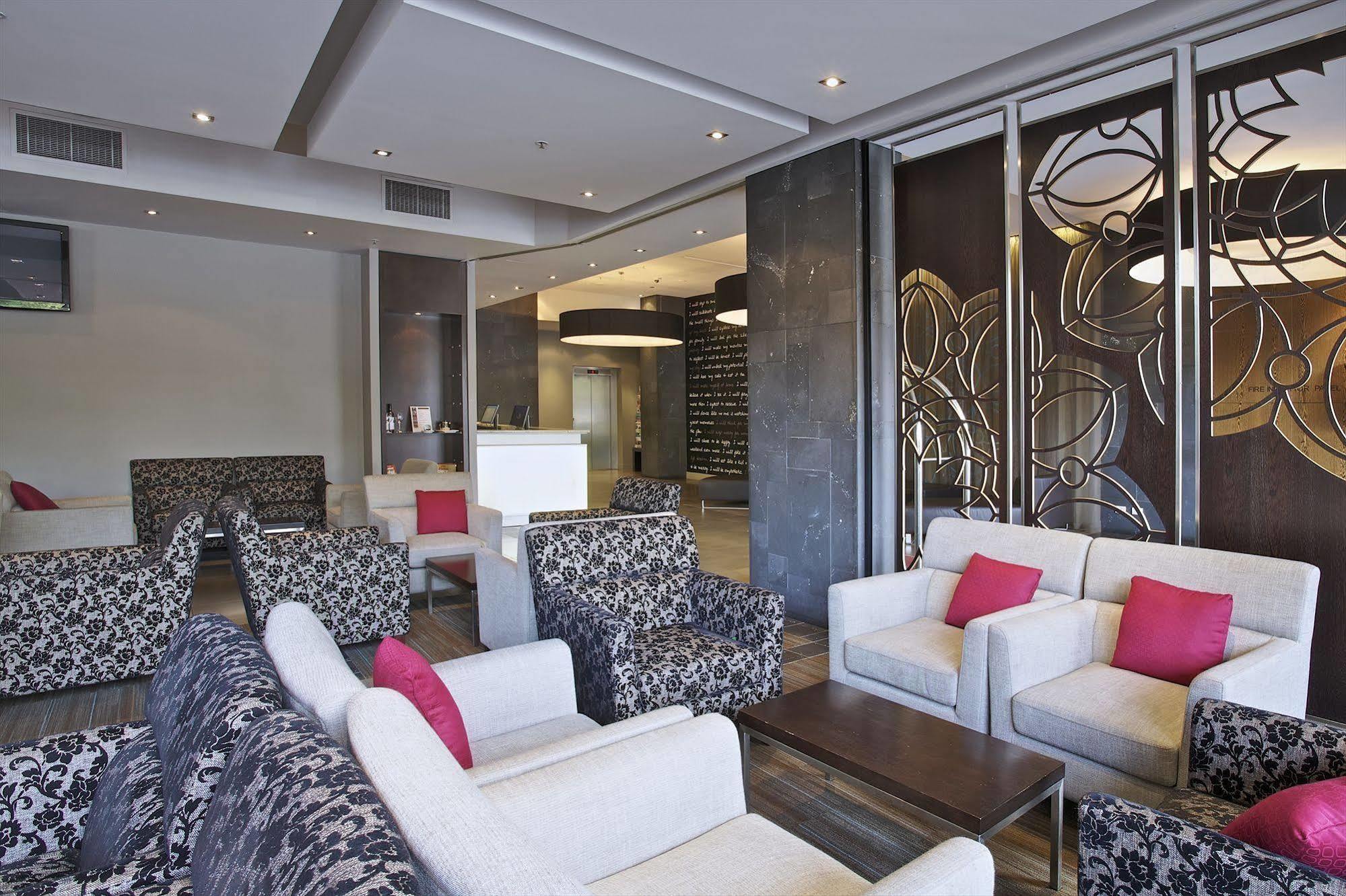 Mantra Hindmarsh Square 4*