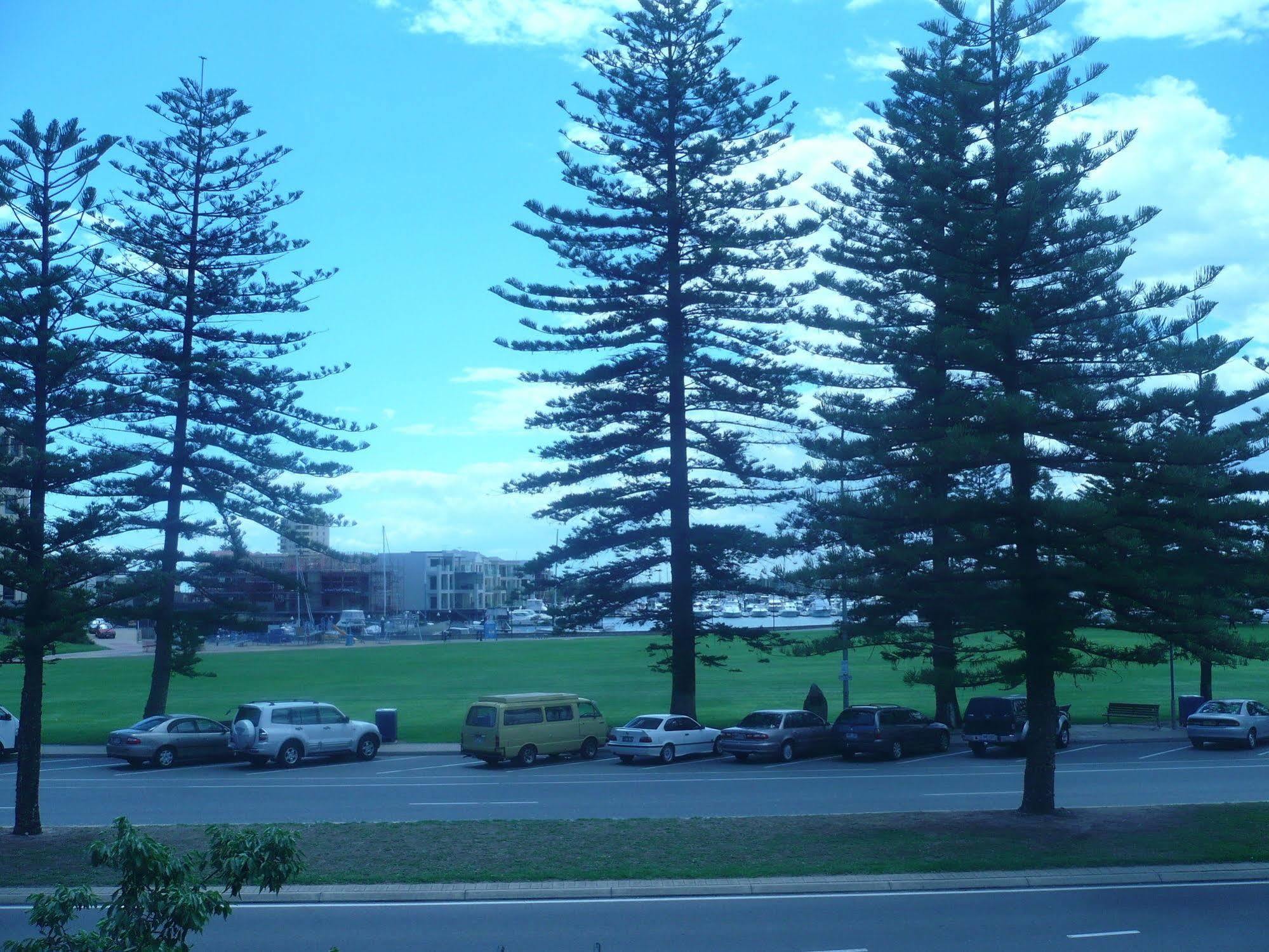 Econo Dockside Glenelg *