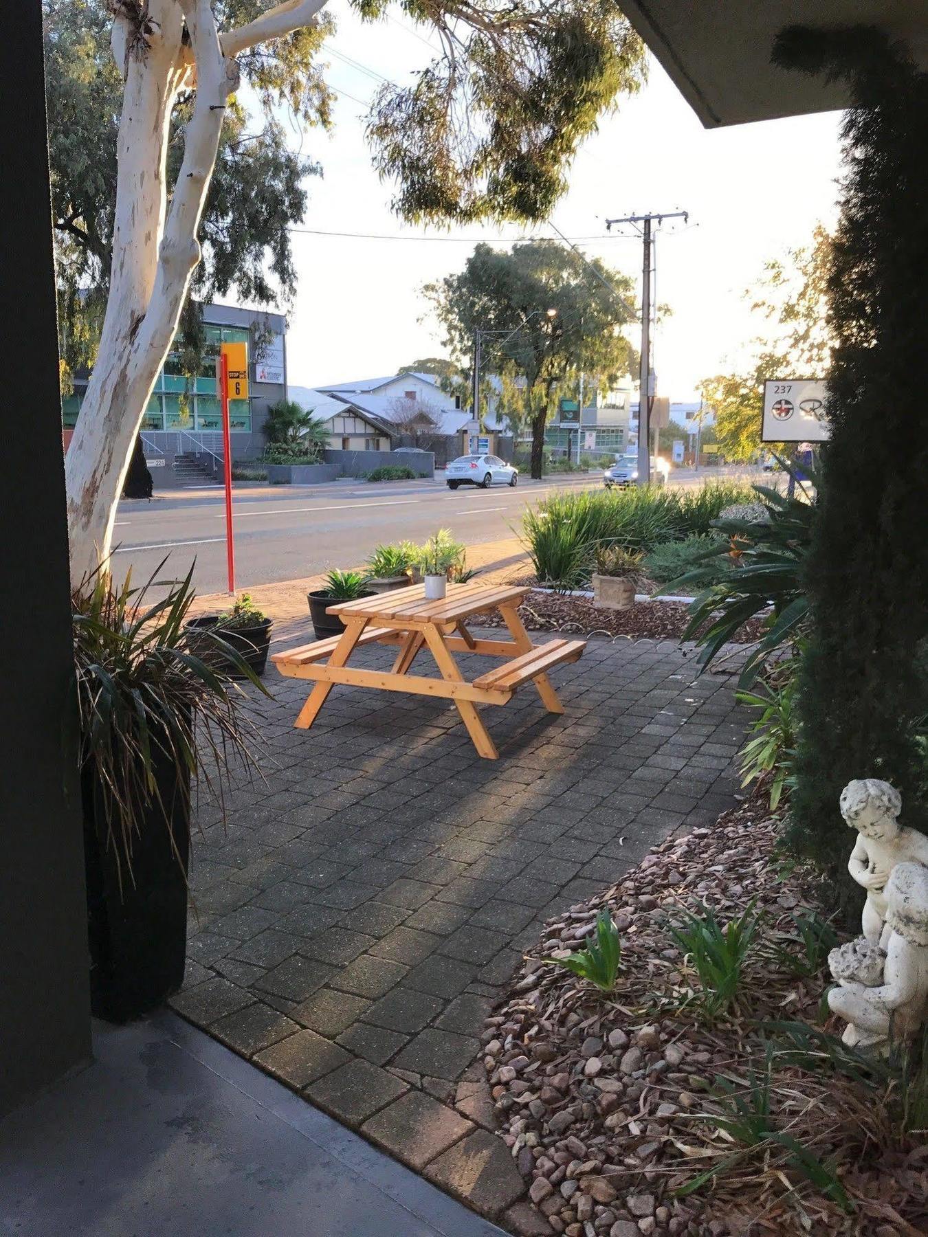 Hello And 3* Adelaide