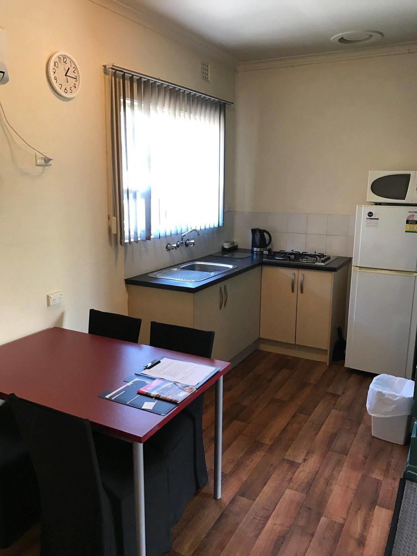 Hello And Aparthotel