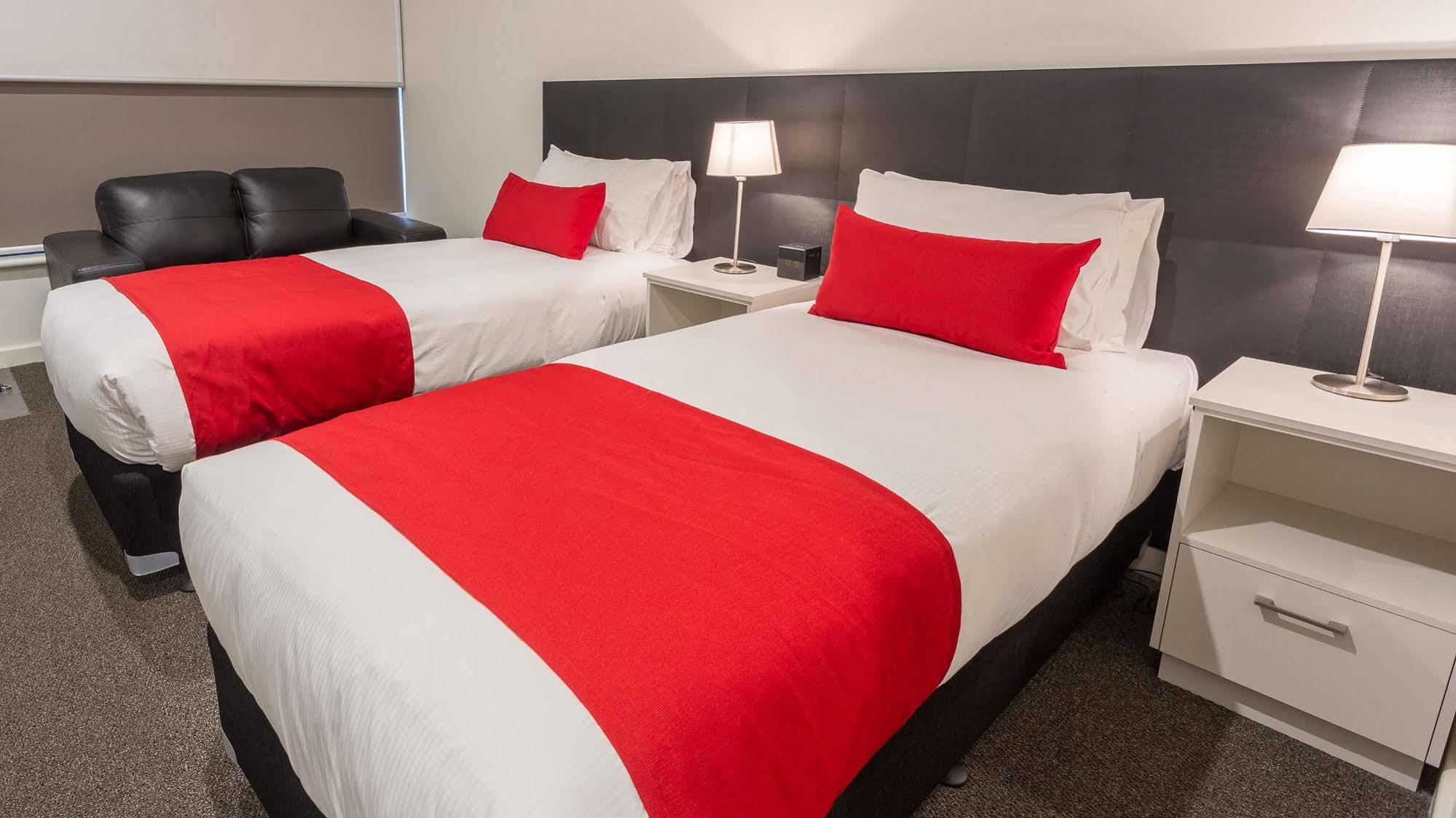 Hotel Comfort & Manhattan Adelaide