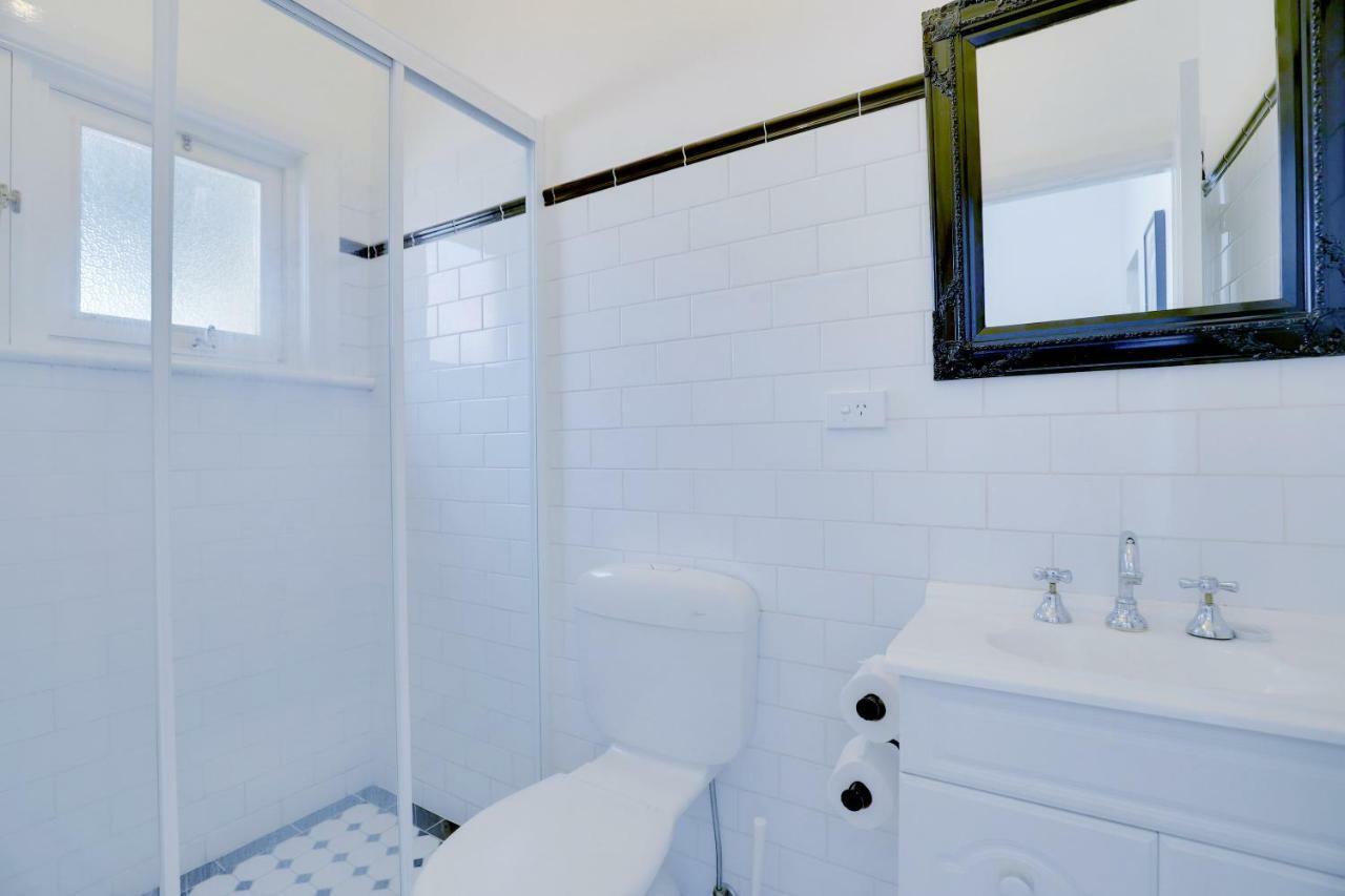 Apartment Bath Street