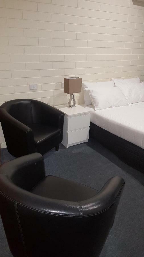 Lockleys Hotel 2*