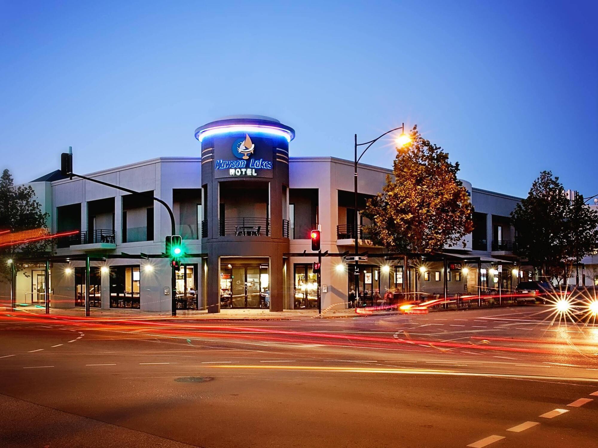 Mawson Lakes Hotel 4*